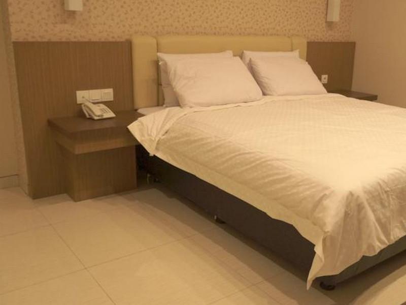 Life Emerald Hotel Sorabaya Extérieur photo