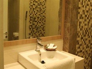 Life Emerald Hotel Sorabaya Extérieur photo
